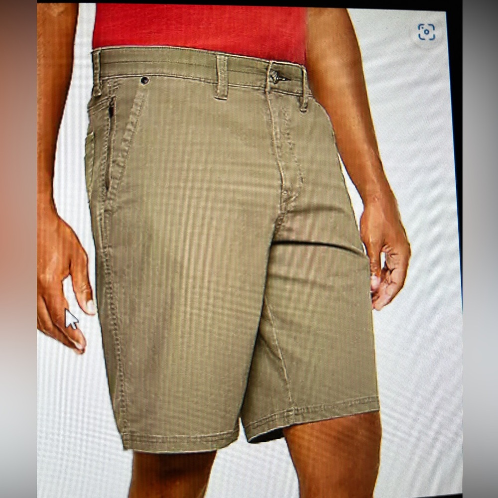 Weatherproof men’s utility trail shorts. Size 44. NWTGS.